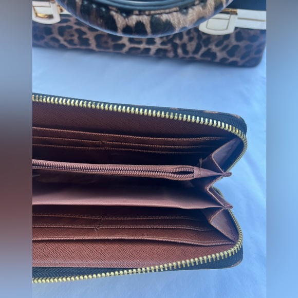 Elegant Black and Leopard Print Handbag & Wallet Set - Picture 8 of 15